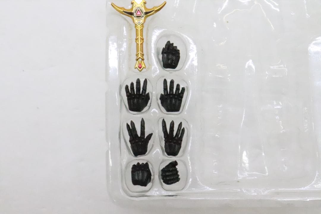 S.H.フィギュアーツ 黄金騎士 ガロ 流牙Ver. 30-JD1117-10