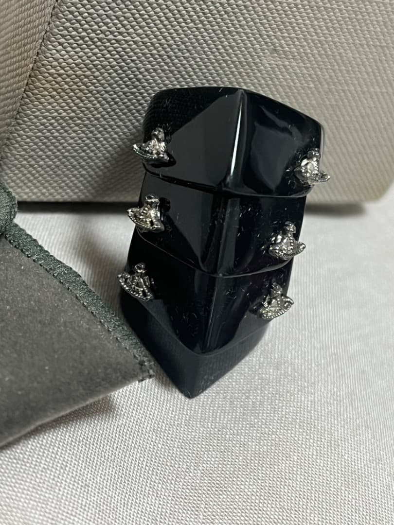 Vivienne Westwood 黒アーマーリング
