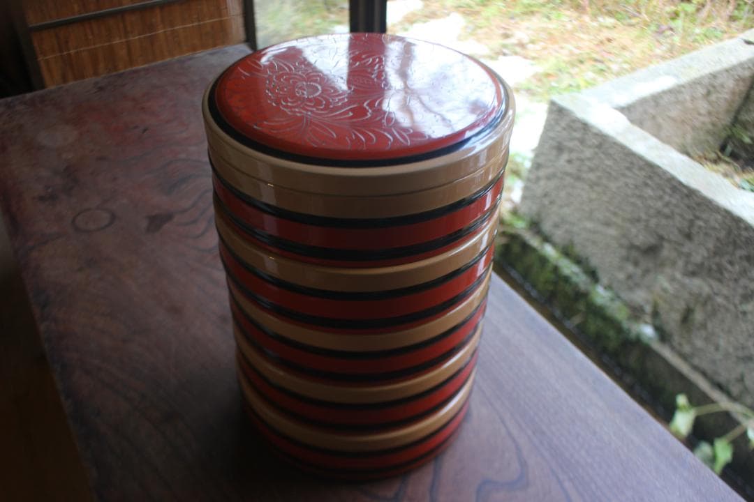 風情ある独楽塗の美しい五段丸重（検輪島塗お重重箱茶道具
