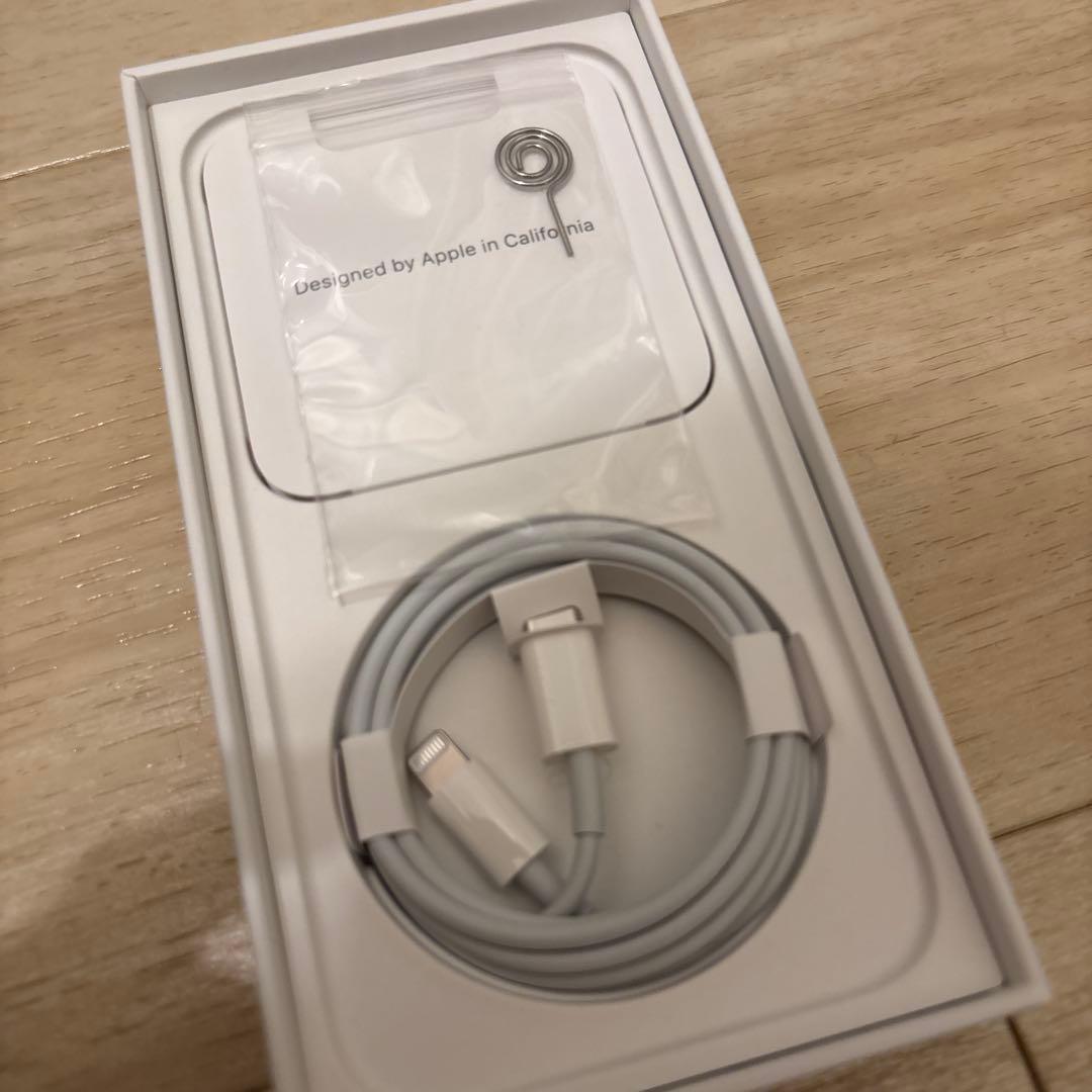 【美品】Apple iPhone 13 ホワイト 本体 白 iface