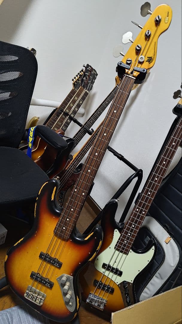 ベース Vintage V74 ICON Fretless