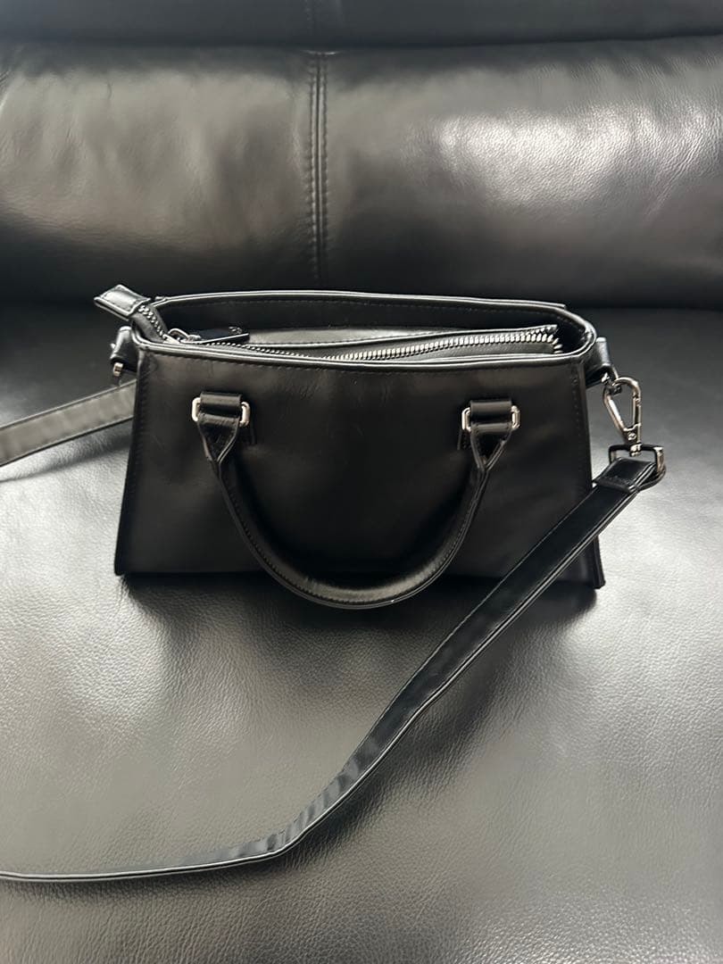 adidas ブラック ショルダーバッグ