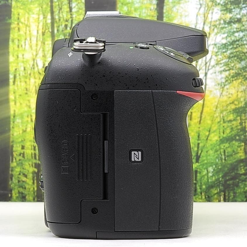 ショット数3404枚！ニコン D7200 ボディ☆WiFi搭載！高性能中級カメラ