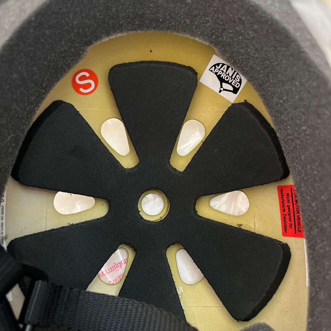 【新品未使用】スケボー　スケートボード キッズヘルメット&肘・膝・手ガードセット