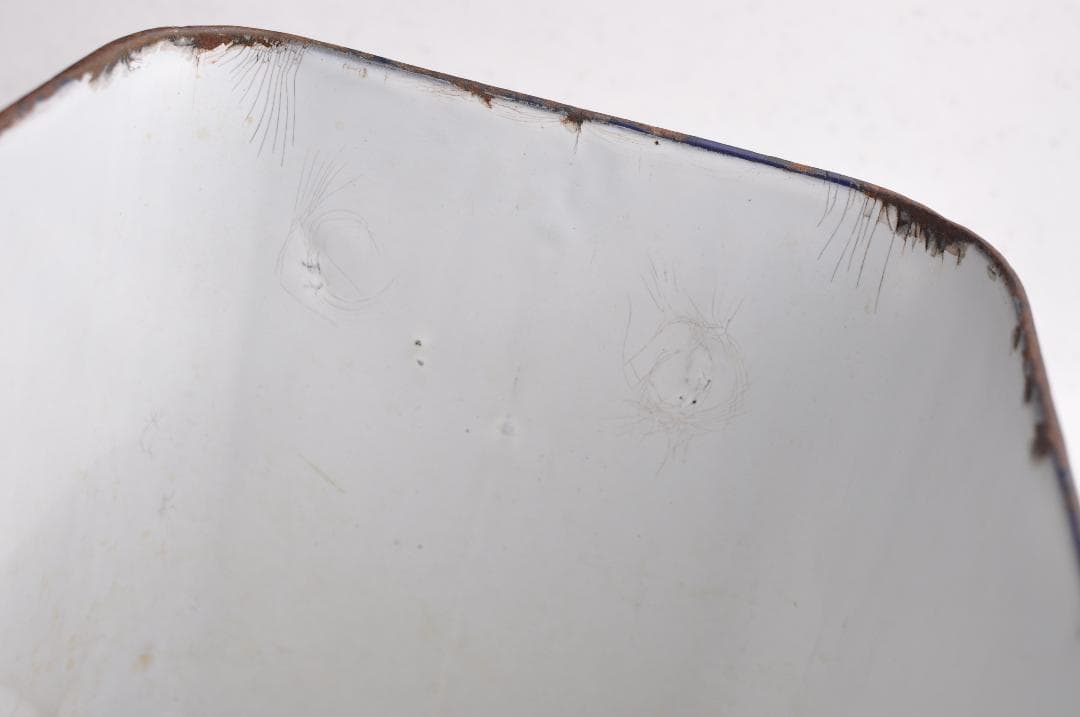 イギリスアンティーク　ホーローブレッド缶　シャビー　ビンテージ　蚤の市