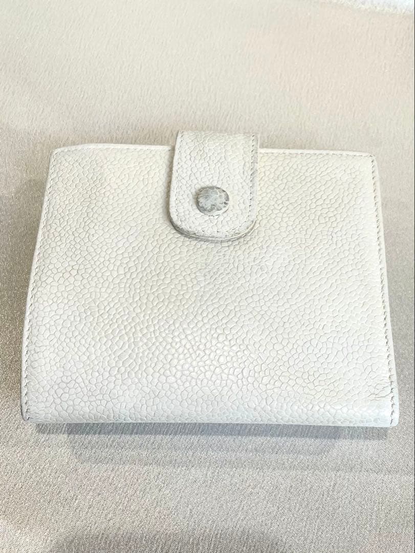 CHANEL ホワイトレザー キャビアスキン　二つ折り財布　本物　匿名発送