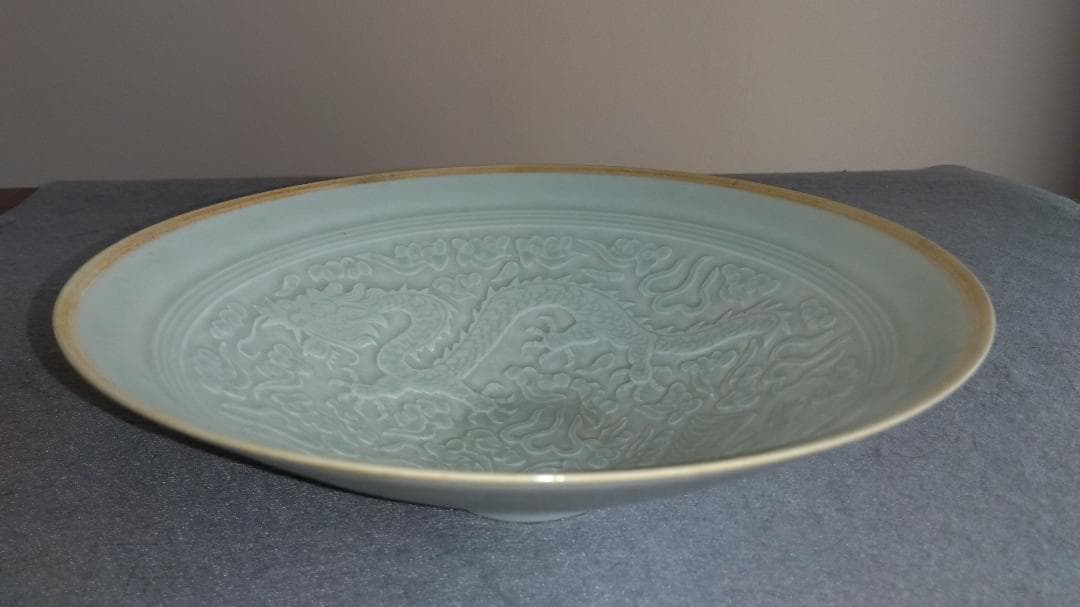中國古陶磁器　宋　印花対龍鳳凰紋椀　青白磁　景徳鎮窯