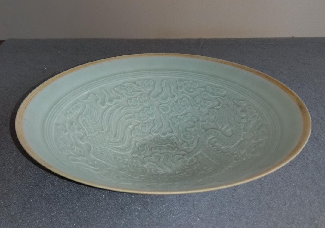 中國古陶磁器　宋　印花対龍鳳凰紋椀　青白磁　景徳鎮窯