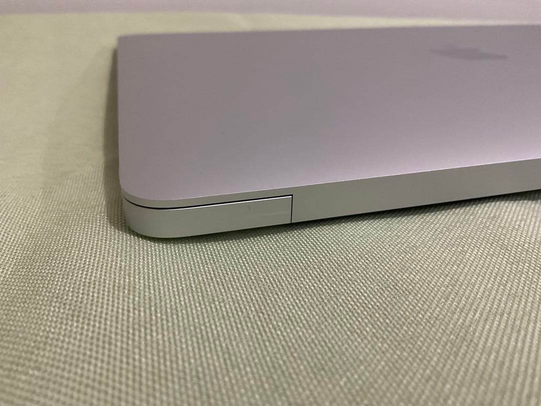 MacBook本体 Apple MacBook Air (M1, 2020)