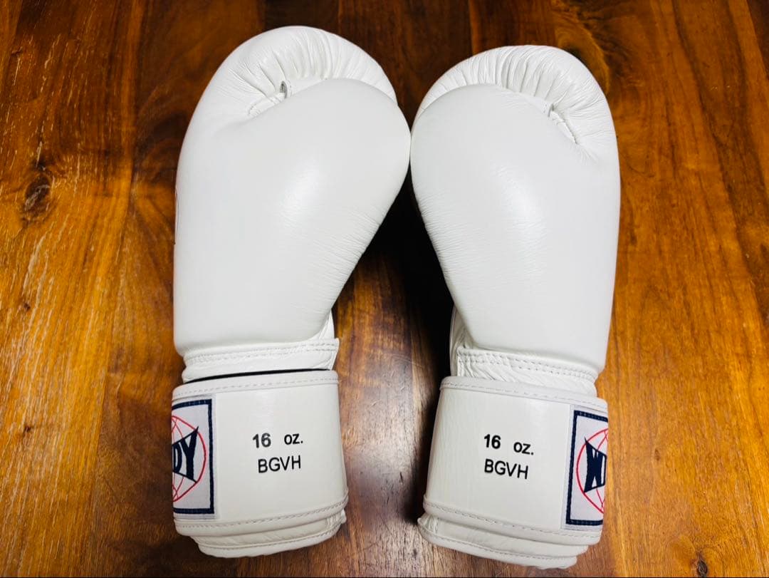 WINDY ボクシンググローブ 16oz / レガースLサイズ ホワイト セット
