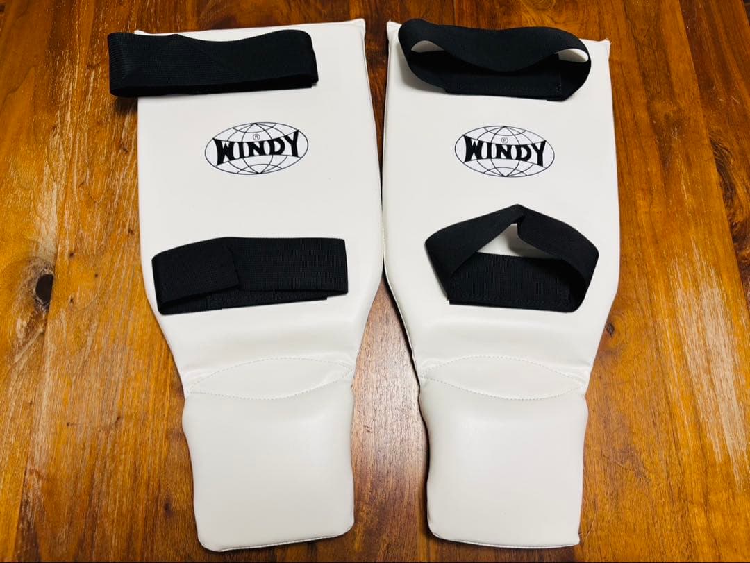 WINDY ボクシンググローブ 16oz / レガースLサイズ ホワイト セット