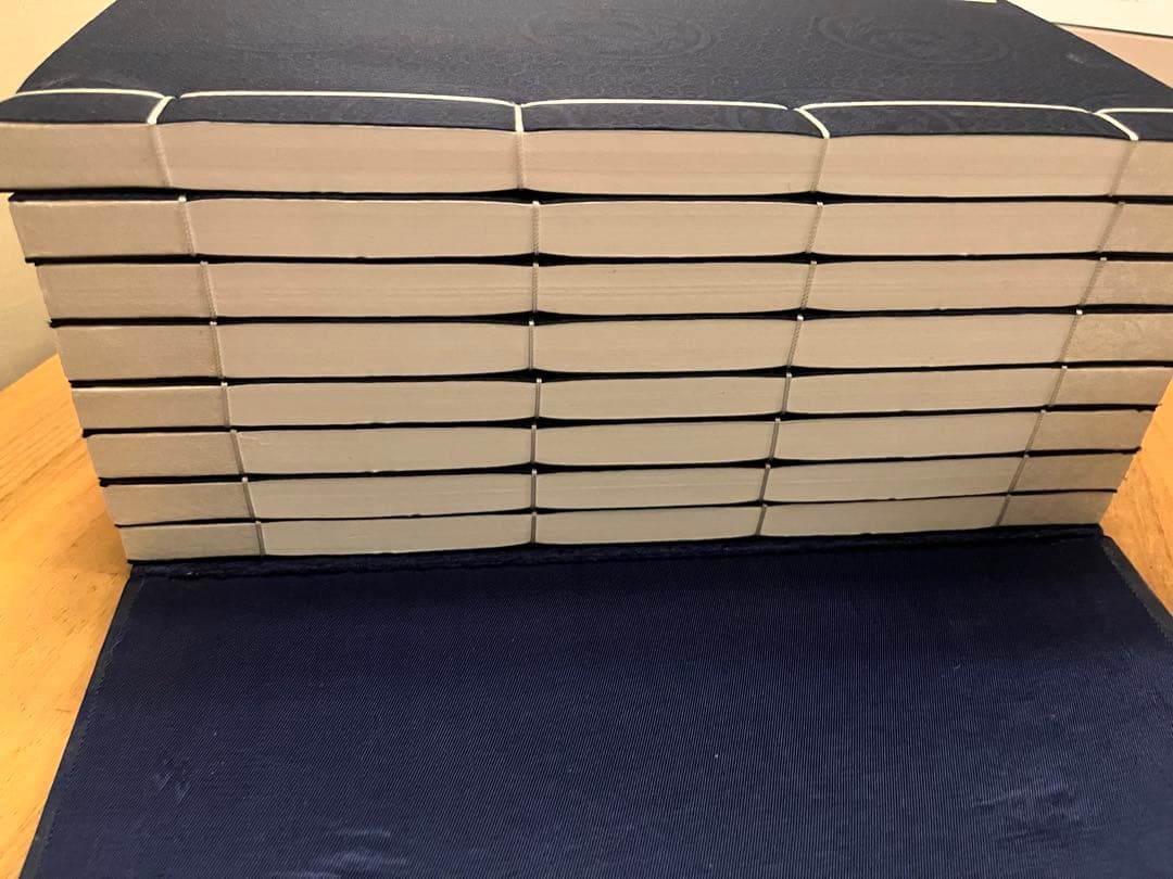 綉像三国演義　三國演義（線装本、綾面錦函、全八冊）