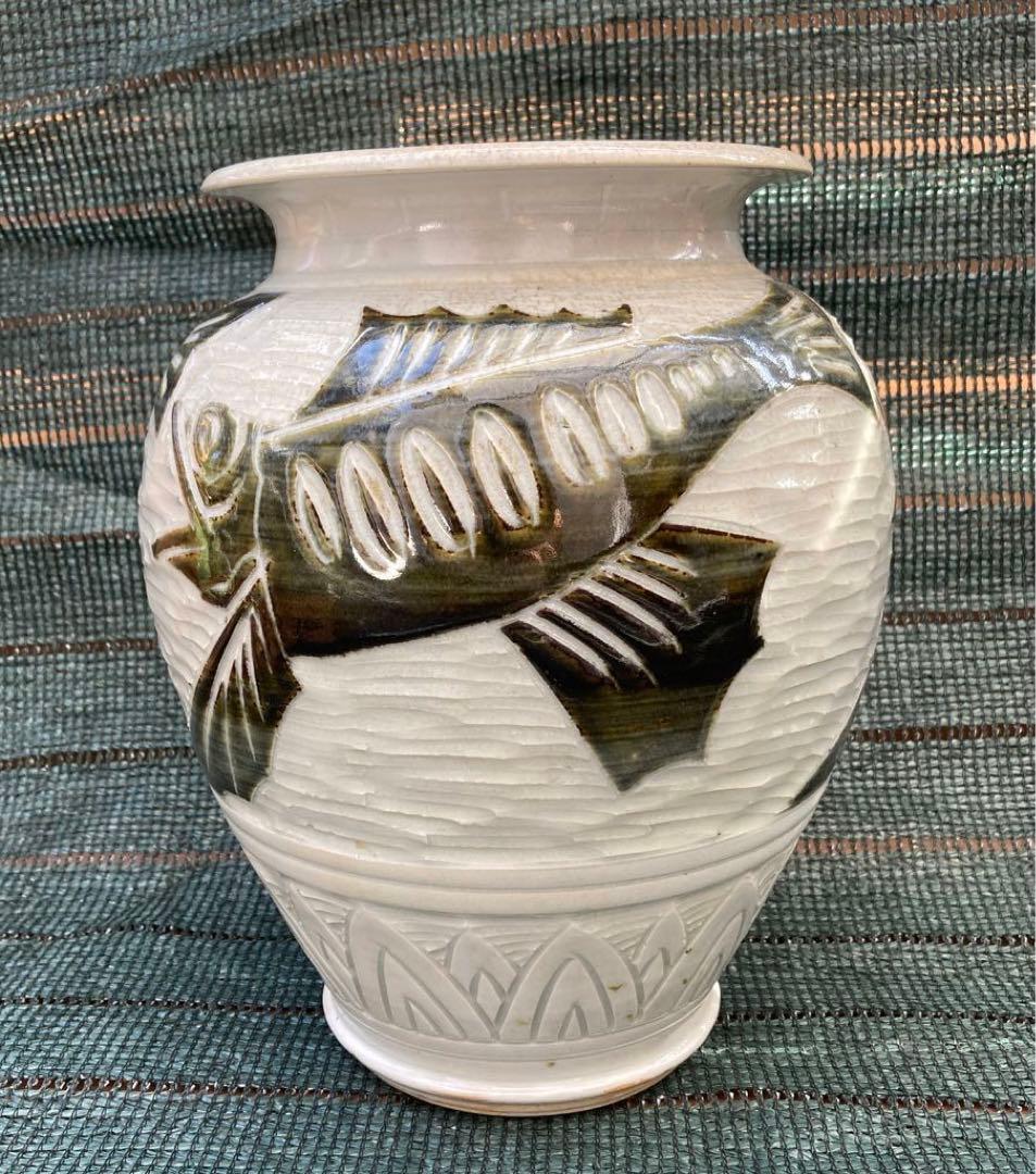 魚のモチーフ 陶器花瓶.壺