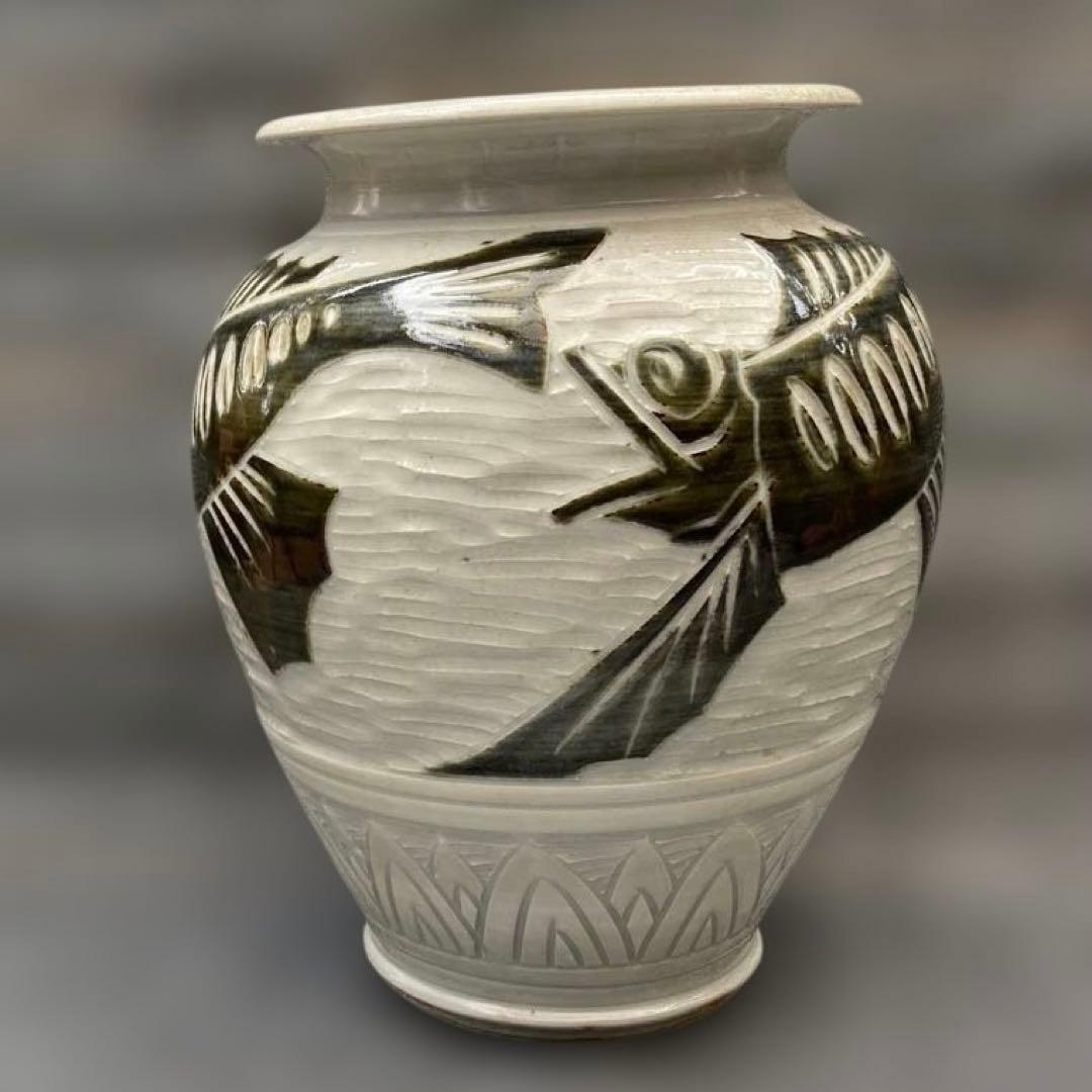 魚のモチーフ 陶器花瓶.壺