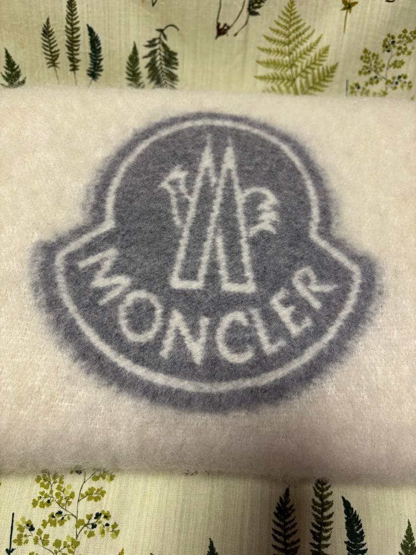 モンクレール　マフラー シャギー