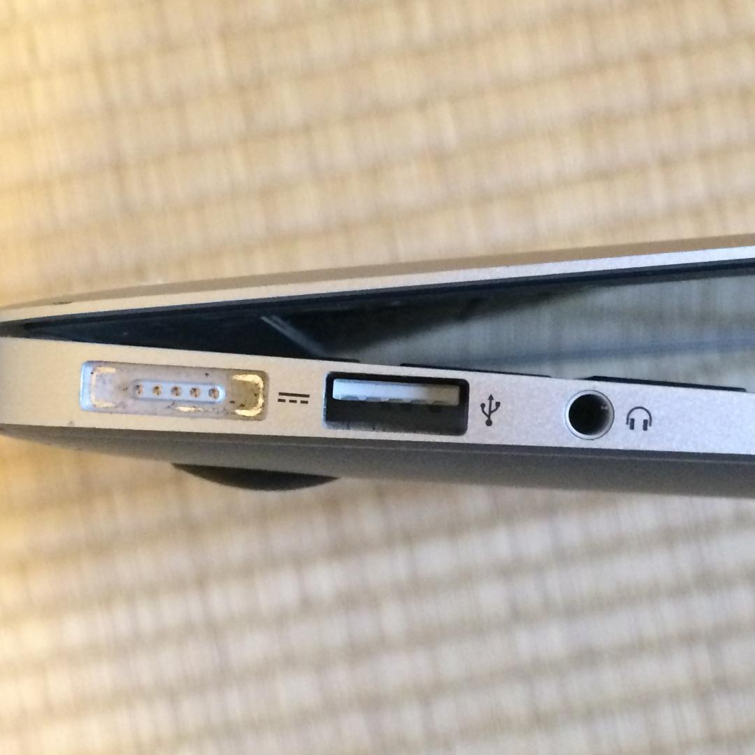Apple MacBook Air (11インチ) (Early 2015)