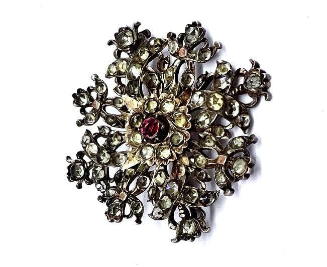 花の形のブローチ　水晶　ローズカット　ジョージアン