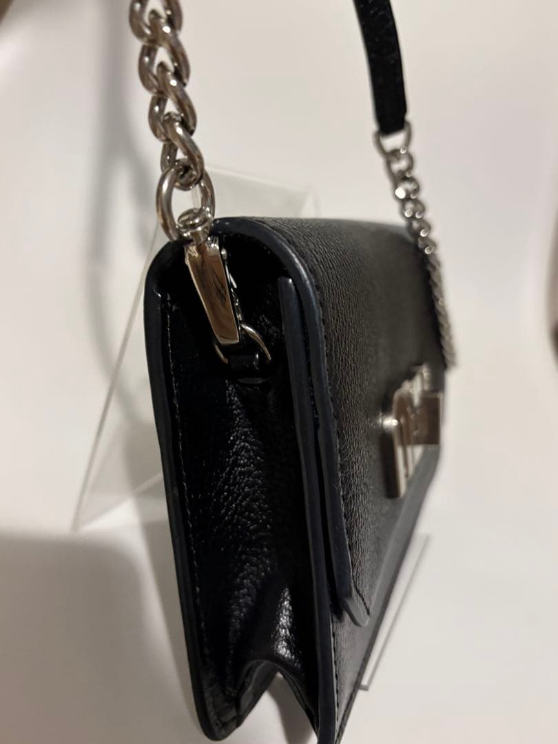 MIUMIU ミュウミュウ　ショルダーバッグターンロック　チェーンレザー