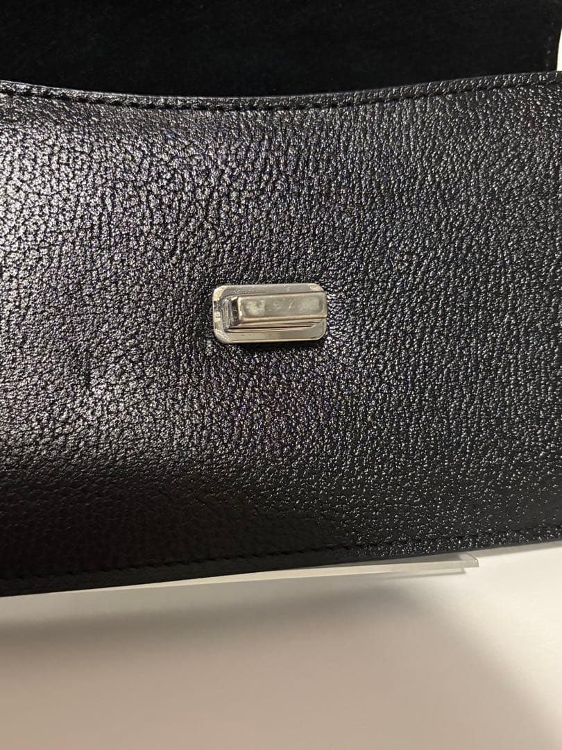 MIUMIU ミュウミュウ　ショルダーバッグターンロック　チェーンレザー