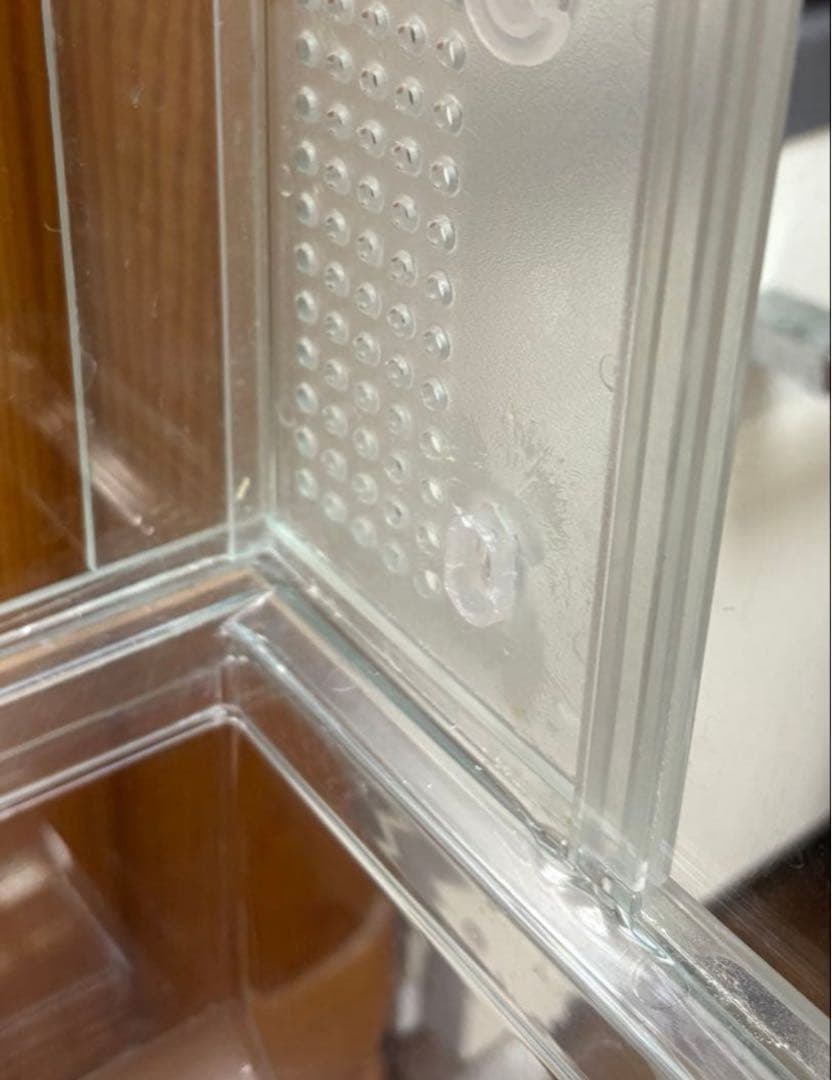 透明ケージ飼育・ディスプレイ用 角に補修跡あり