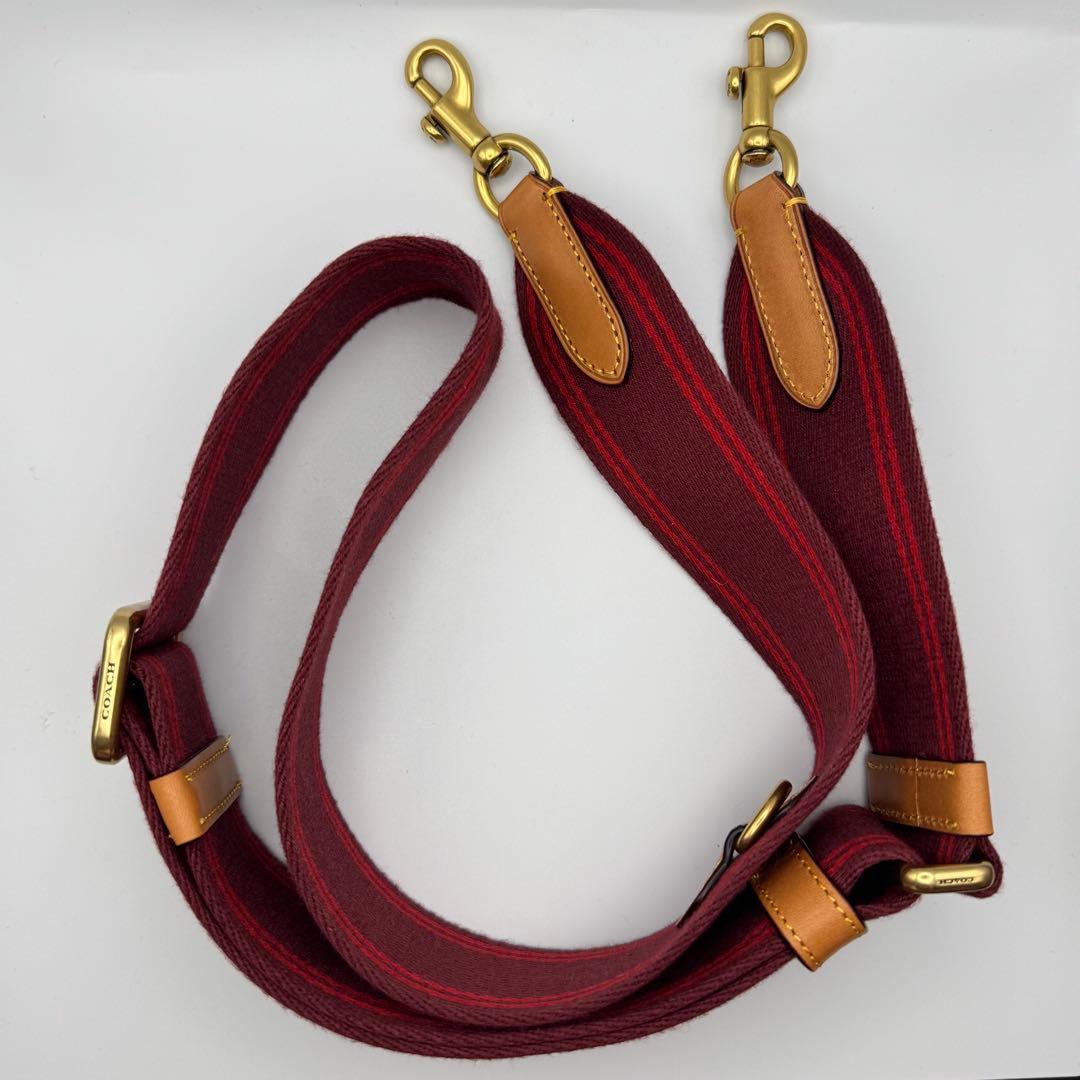 新品タグ付き　保管袋付き　COACH フィールド トート 22 シグネチャー