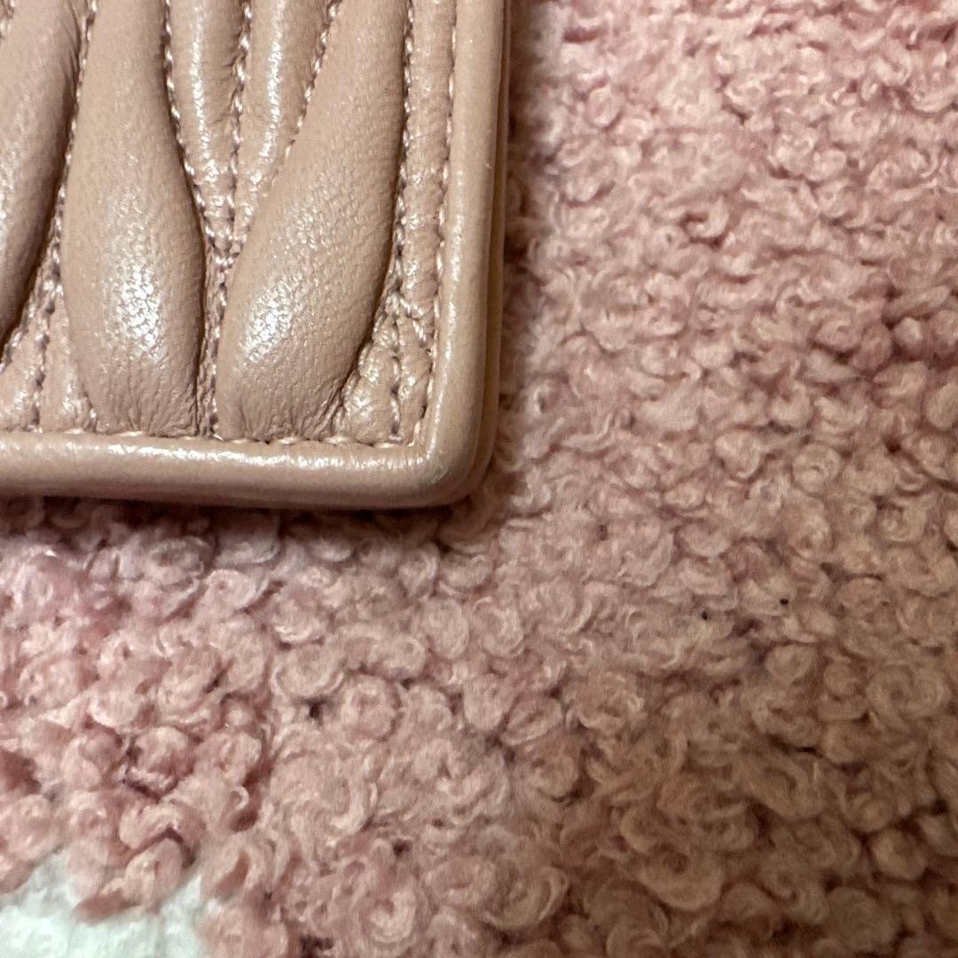 miumiu マテラッセ 二つ折り財布 ピンク
