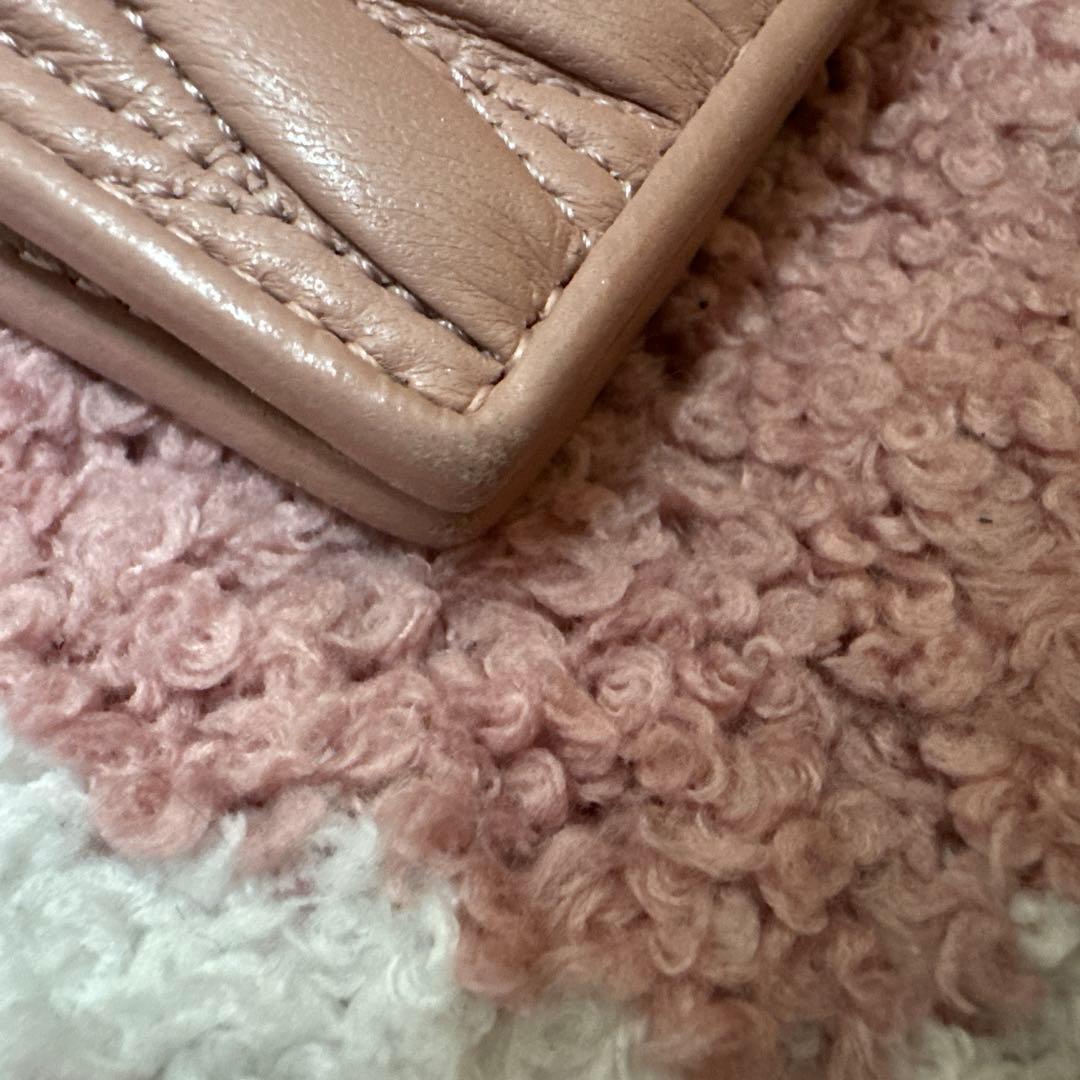 miumiu マテラッセ 二つ折り財布 ピンク