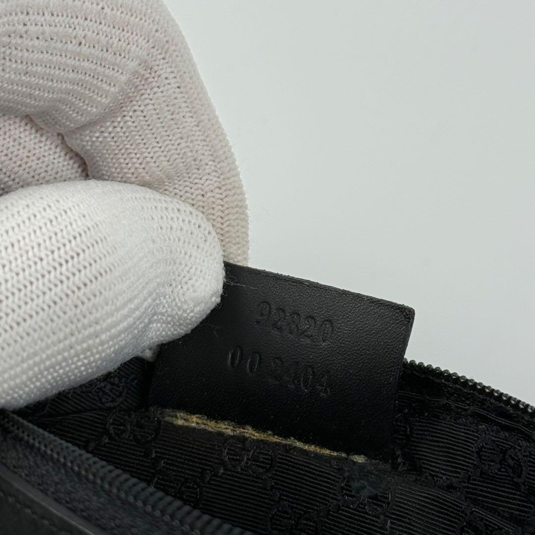 【極美品】グッチ シェリーライン アクセサリーポーチ レザー ロゴプレート 黒