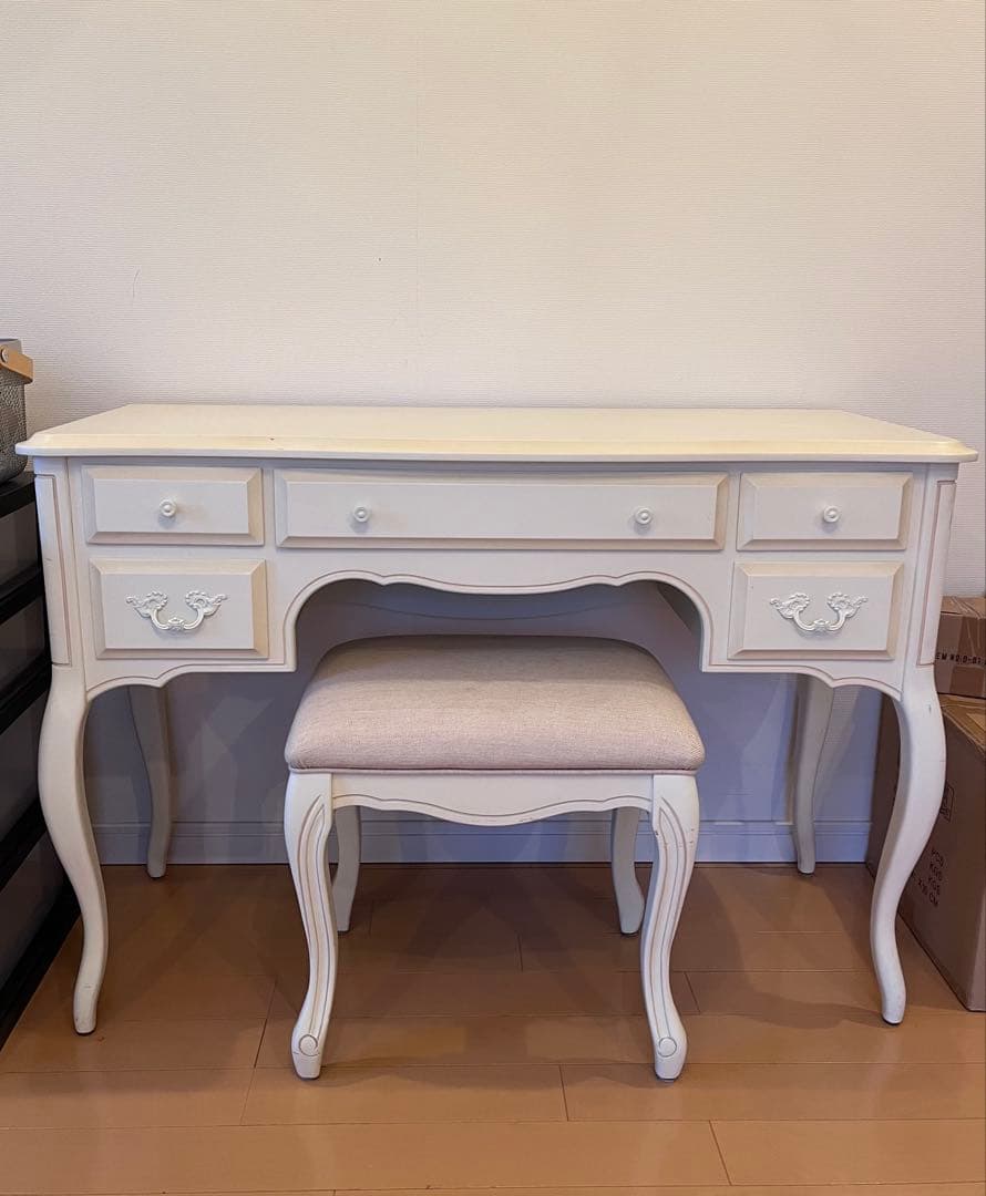 Aページ⭐︎ローラアシュレイ⭐︎スツール