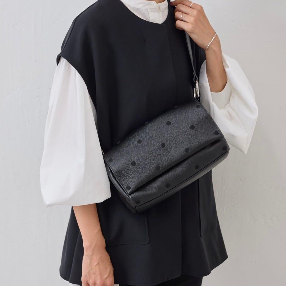 BEARDSLEYビアズリー　ドットボディバッグ　ブラック