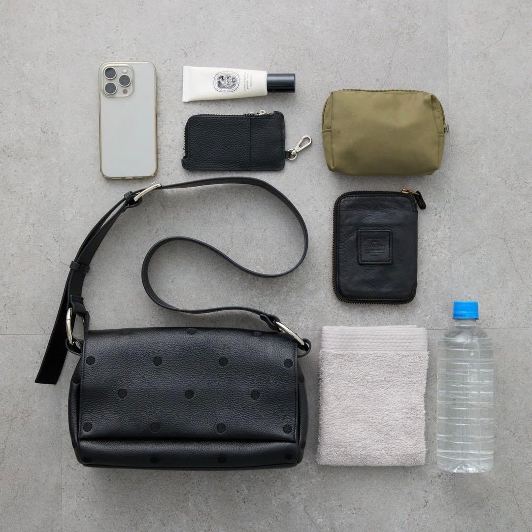 BEARDSLEYビアズリー　ドットボディバッグ　ブラック