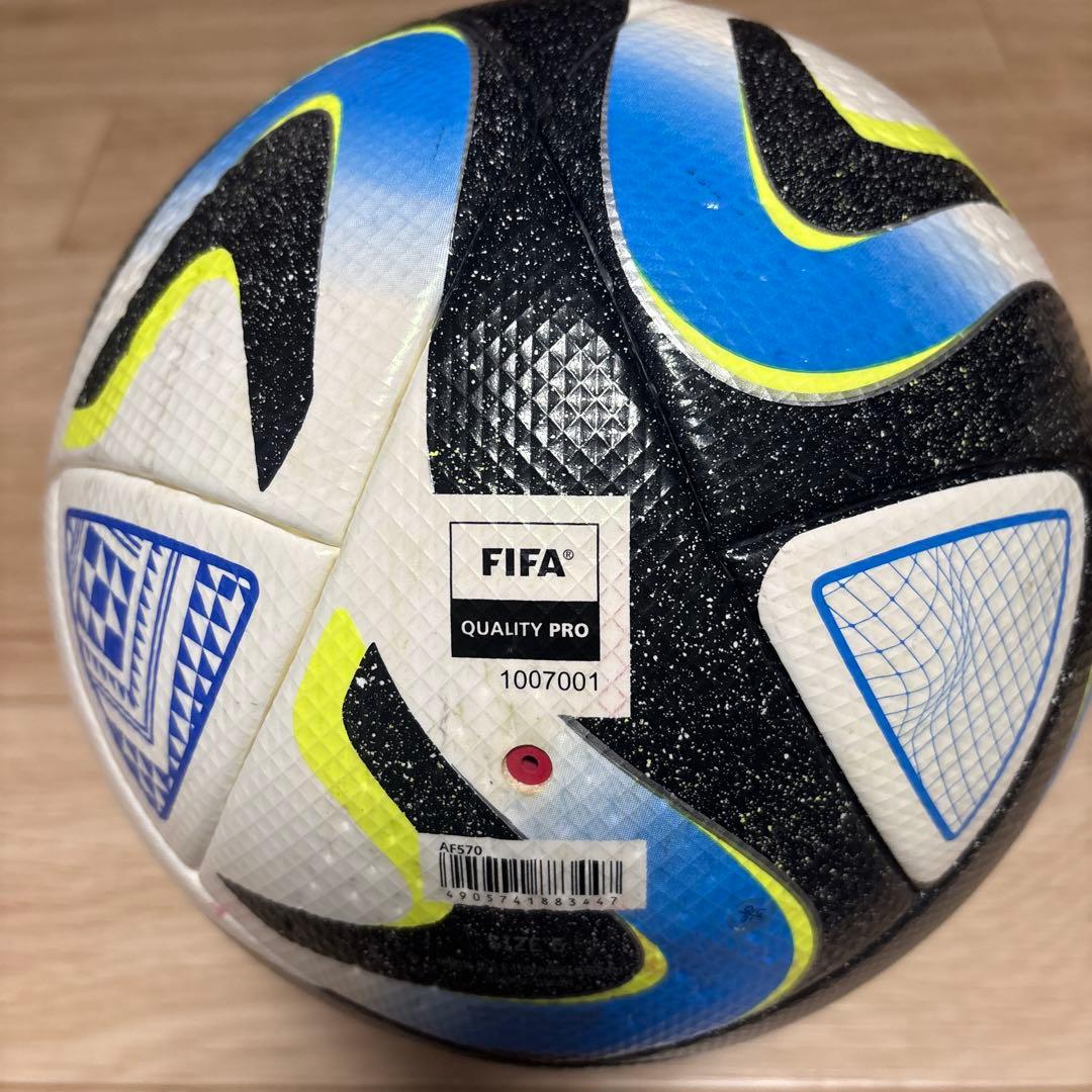 アディダス　サッカーボール5号球