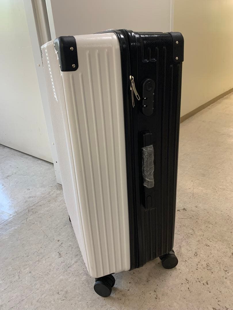 値下げ　スーツケース　90Ｌ　ロック付き￼