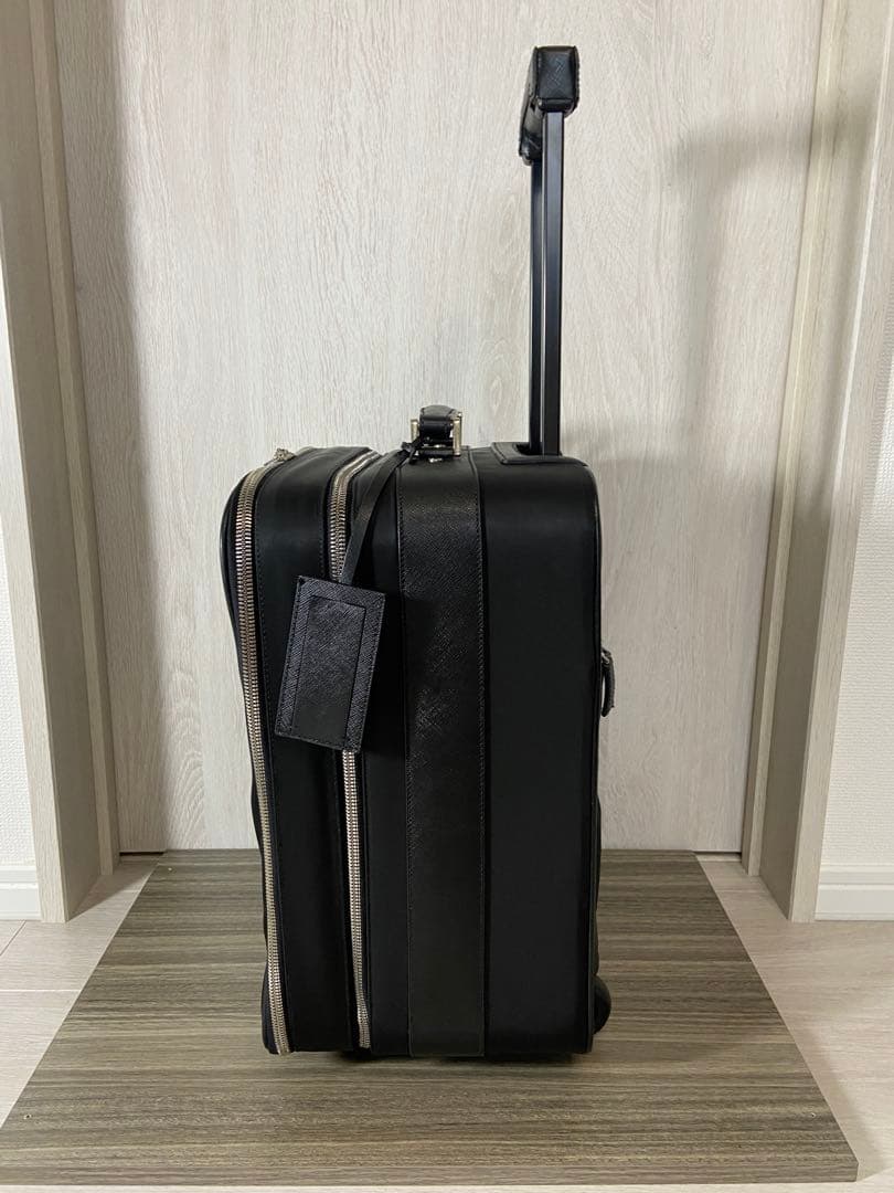 PRADA スーツケース　キャリーケース　ナイロン　レザー　三角ロゴプレート　黒