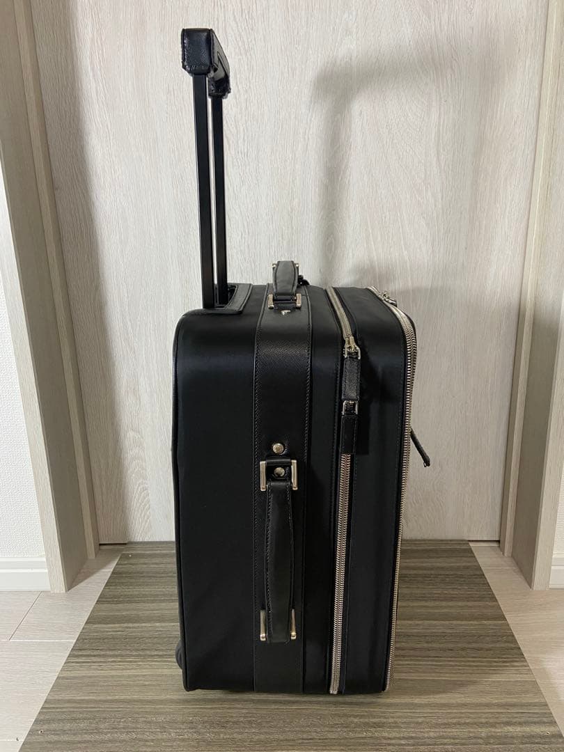PRADA スーツケース　キャリーケース　ナイロン　レザー　三角ロゴプレート　黒