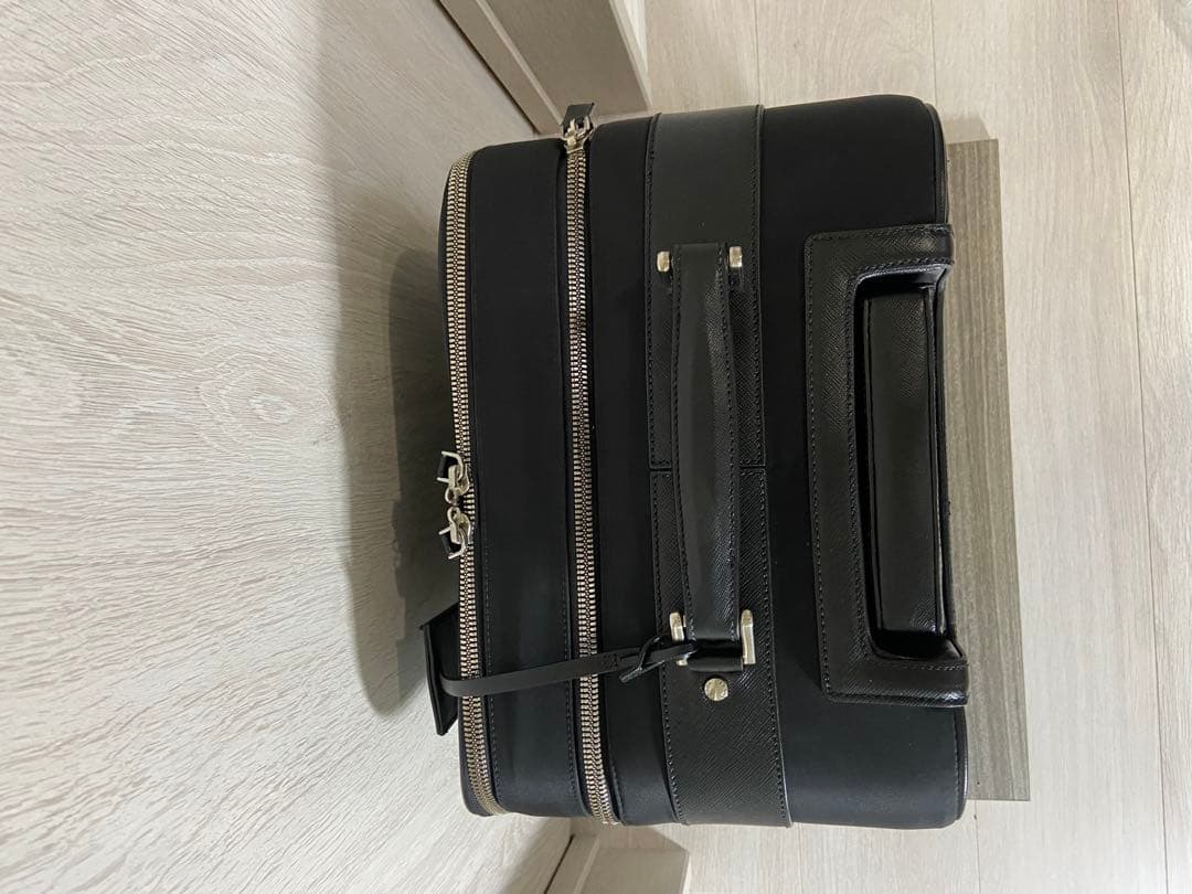 PRADA スーツケース　キャリーケース　ナイロン　レザー　三角ロゴプレート　黒