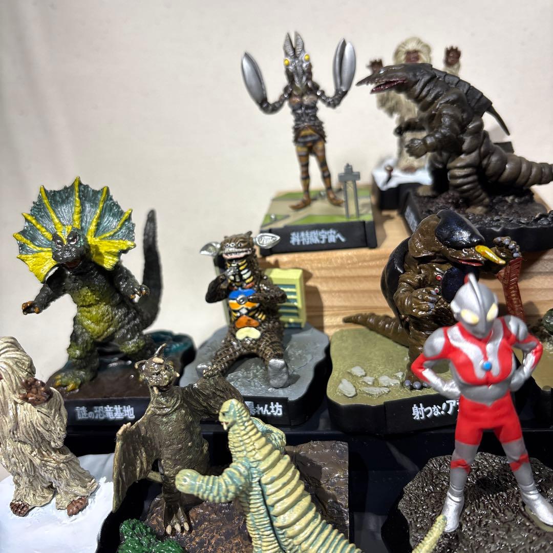 ウルトラ怪獣名鑑　バンダイ食玩15種18個