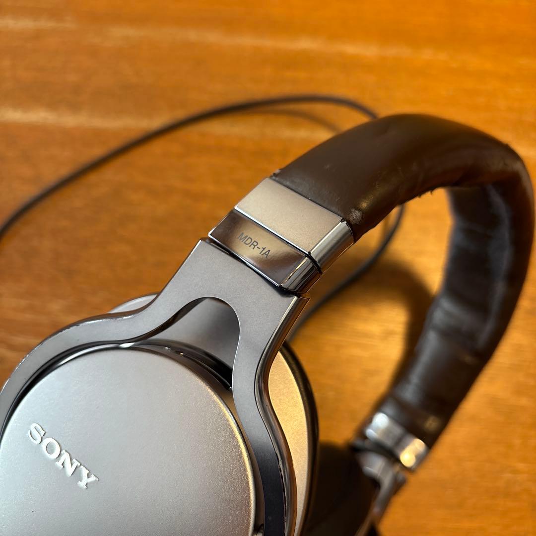中古　SONY MDR-1A 有線ヘッドホン シルバー