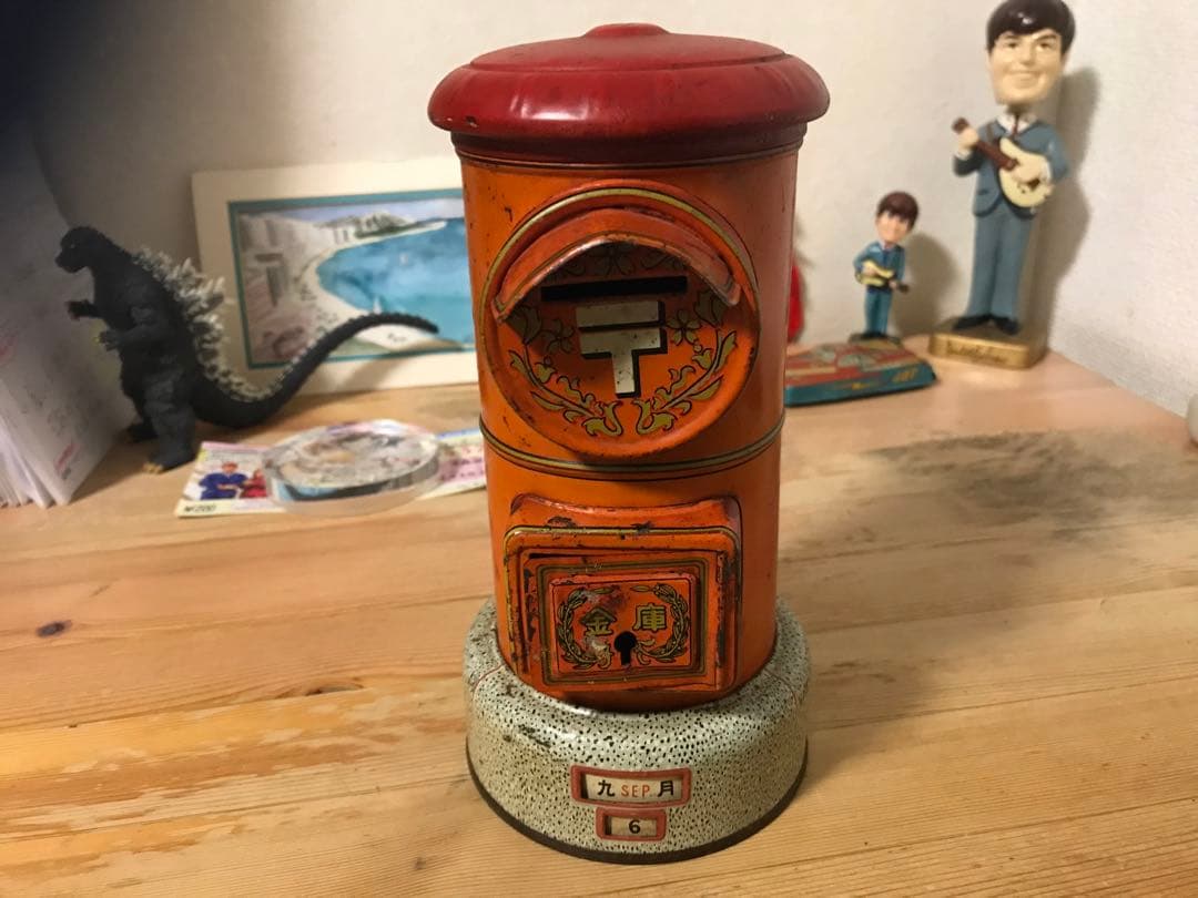 オレンジ色の郵便ポスト型アンティークブリキ
