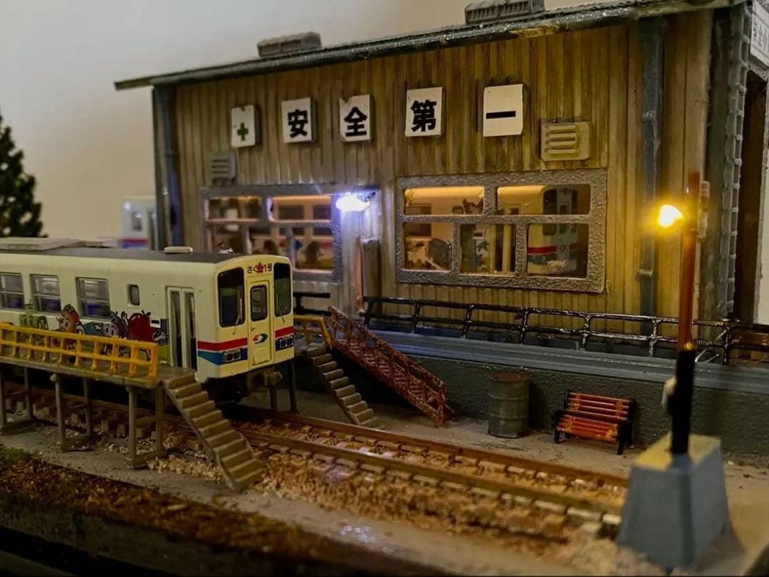Nゲージ　鉄道　ジオラマ　模型　地方鉄道の機関区　LED照明付き