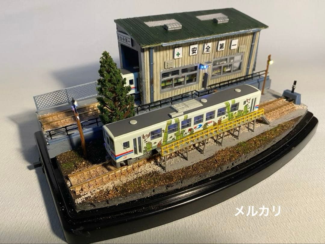 Nゲージ　鉄道　ジオラマ　模型　地方鉄道の機関区　LED照明付き