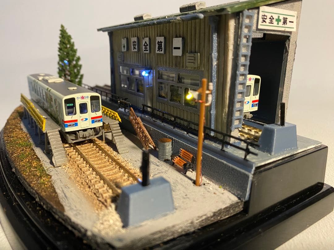 Nゲージ　鉄道　ジオラマ　模型　地方鉄道の機関区　LED照明付き