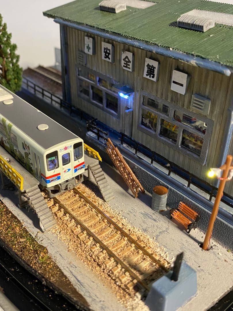 Nゲージ　鉄道　ジオラマ　模型　地方鉄道の機関区　LED照明付き