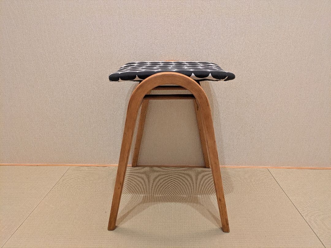 【秋田木工】木製 曲木 スツール 黒白幾何学模様 座面張り替え ハンドメイド