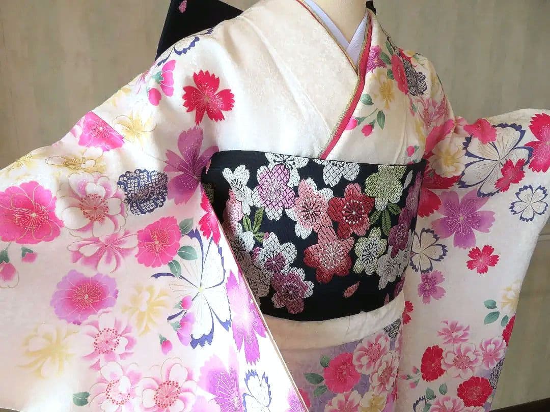 4541　振袖　２点セット　成人式結婚式卒業式　白正絹　ふりそで 桜