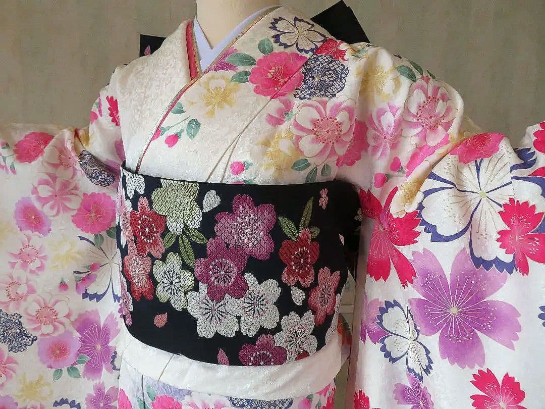 4541　振袖　２点セット　成人式結婚式卒業式　白正絹　ふりそで 桜