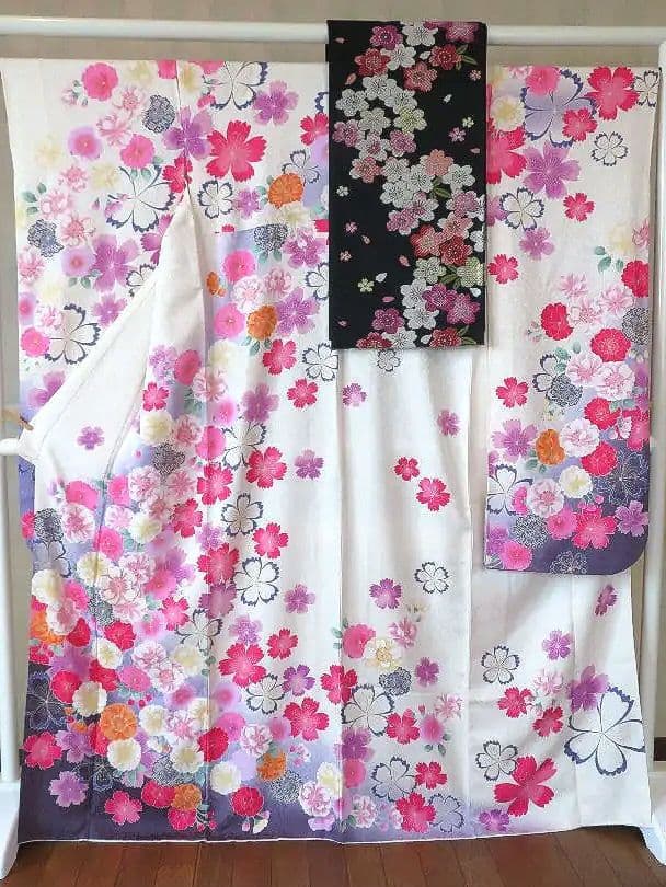 4541　振袖　２点セット　成人式結婚式卒業式　白正絹　ふりそで 桜