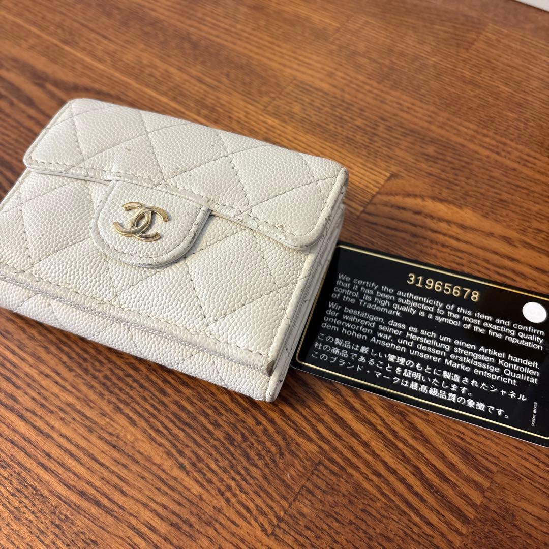 CHANEL白三つ折り財布