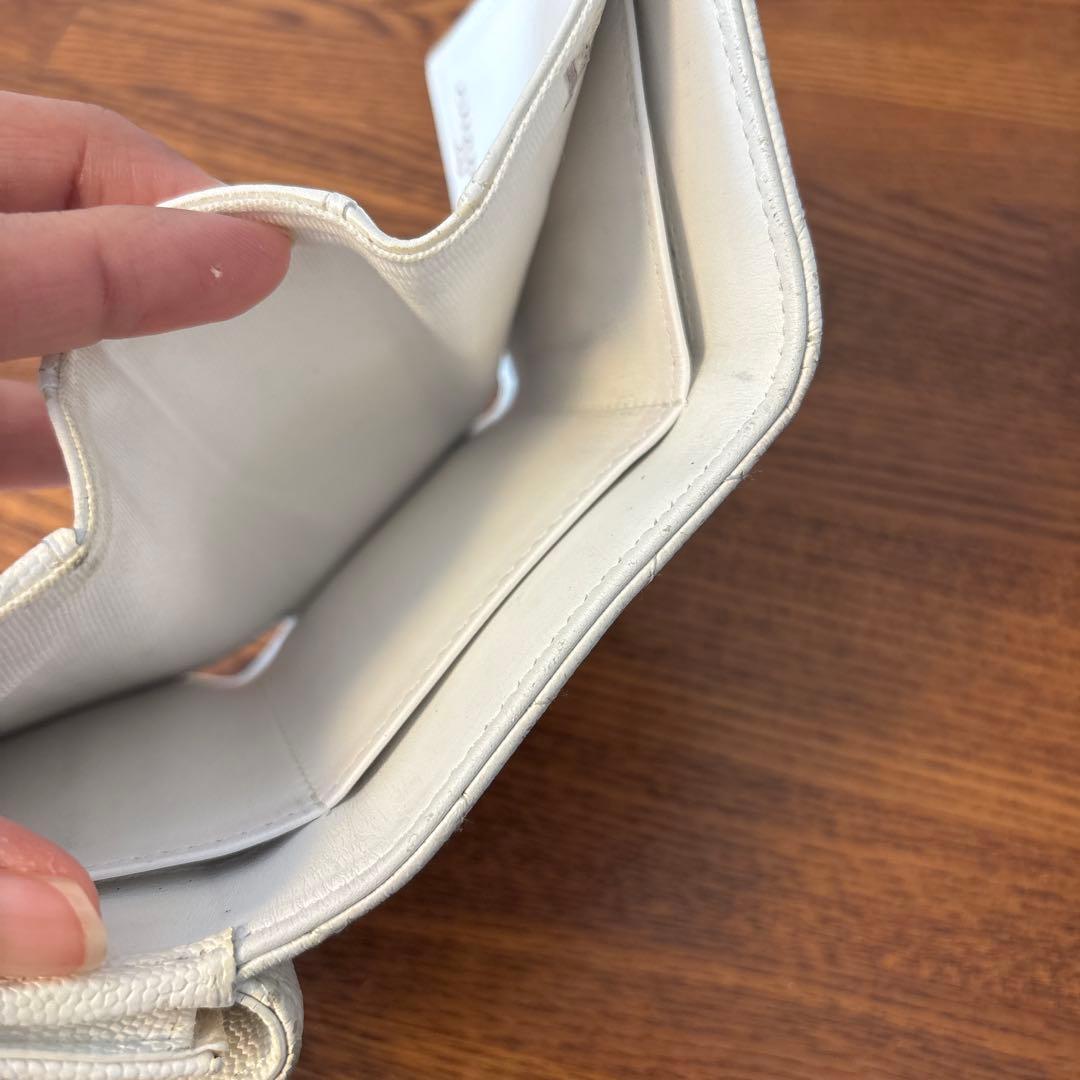 CHANEL白三つ折り財布