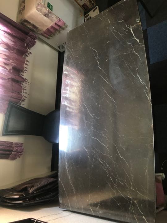 大理石のテ—ブル